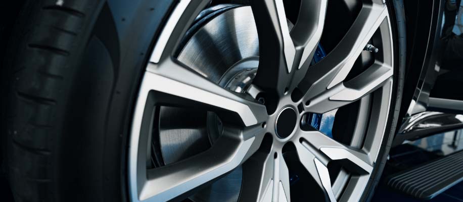 Close_up_image_showing_tire_and_rims%402x.jpg